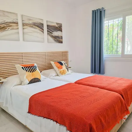 Modern Two Bedroom In Pueblo Cortes Del Golf Benahavis 公寓 *