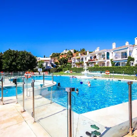 Modern Two Bedroom In Pueblo Cortes Del Golf Benahavis 公寓 埃斯特波纳