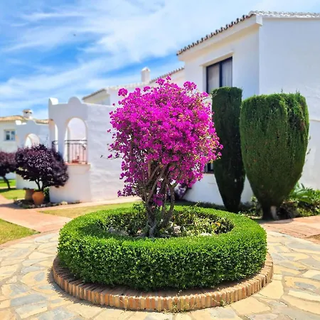 Modern Two Bedroom In Pueblo Cortes Del Golf Benahavis 公寓 *